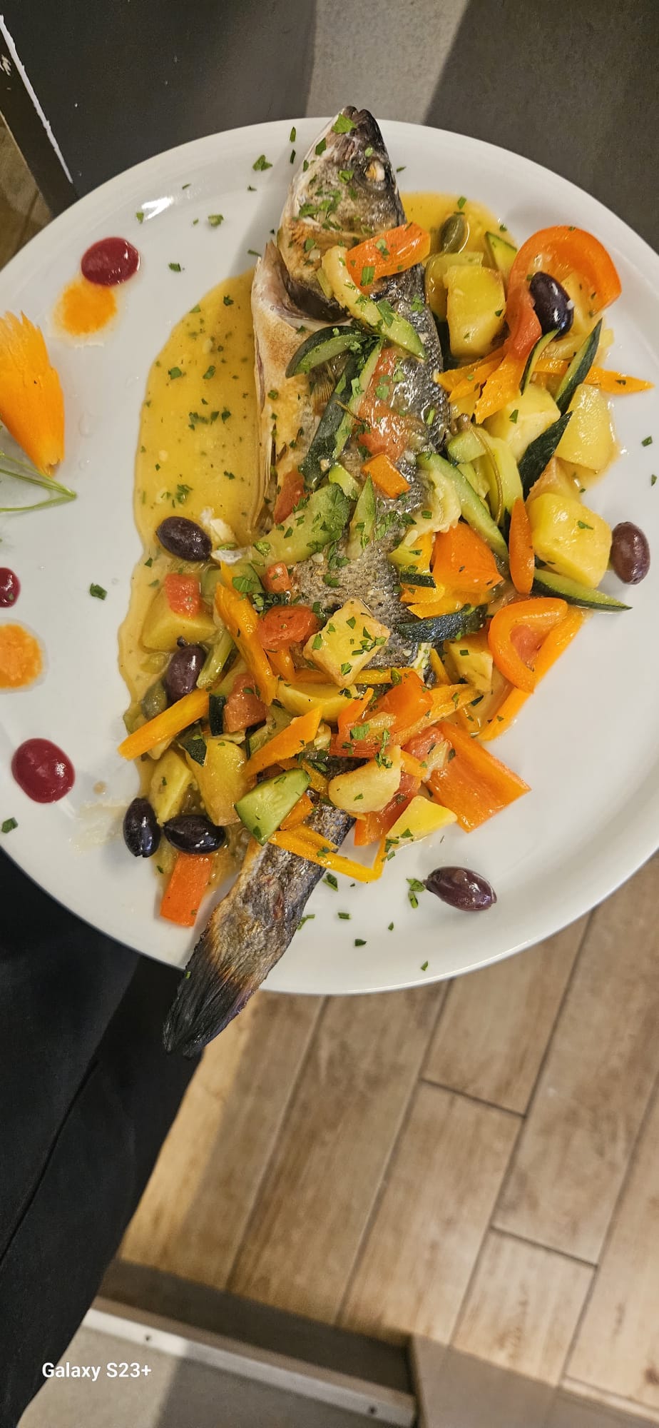 Menù speciale dello chef con piatti selezionati di pesce e carne